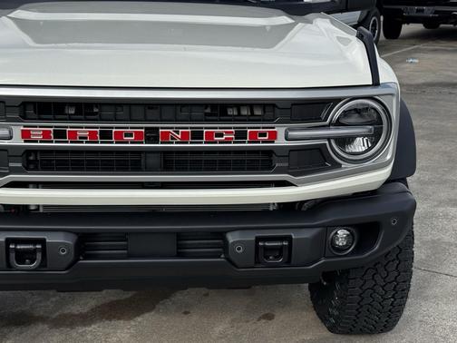 Wimbledon White 2026 Ford Bronco Outer Banks