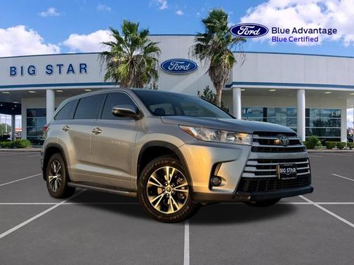 Celestial Silver Metallic 2017 Toyota Highlander LE