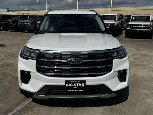 Star White Metallic Tri-Coat 2026 Ford Explorer Active