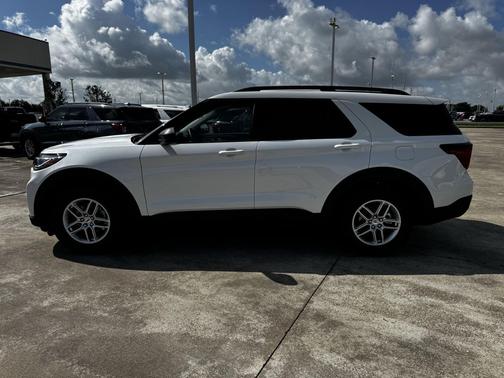 Star White Metallic Tri-Coat 2026 Ford Explorer Active