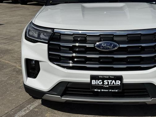 Star White Metallic Tri-Coat 2026 Ford Explorer Active