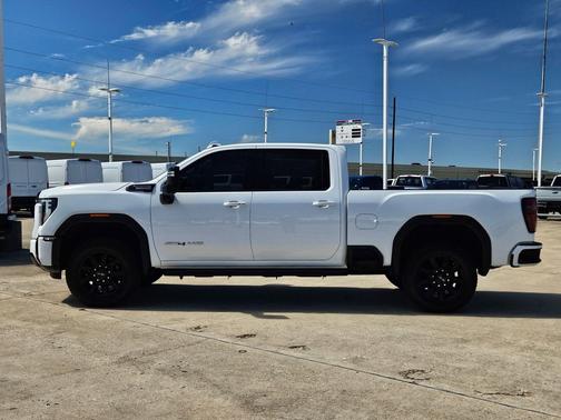 Summit White 2025 GMC Sierra 2500 AT4