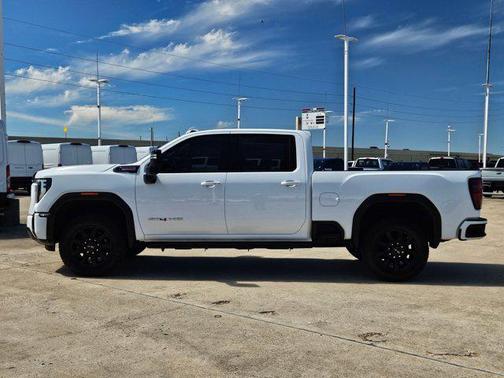 Summit White 2025 GMC Sierra 2500 AT4