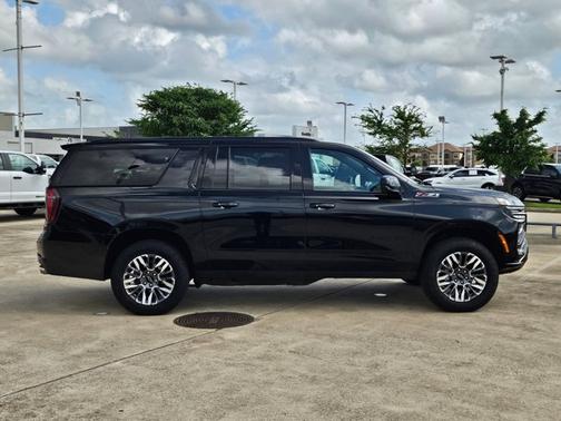 Black 2025 Chevrolet Suburban Z71