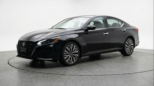 Super Black 2025 Nissan Altima SV FWD