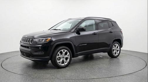 Diamond Black Crystal Pearlcoat 2025 Jeep Compass Latitude