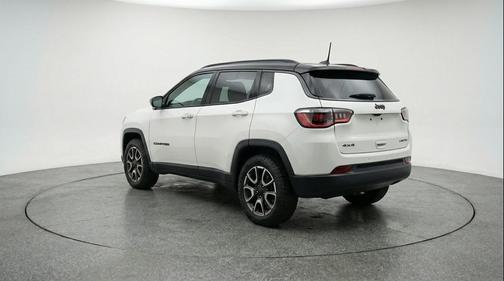 Bright White Clearcoat 2025 Jeep Compass Trailhawk