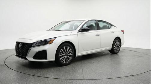 Glacier White 2025 Nissan Altima SV FWD