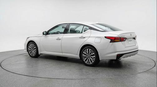 Glacier White 2025 Nissan Altima SV FWD