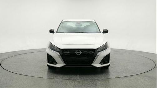 Glacier White 2025 Nissan Altima SV FWD