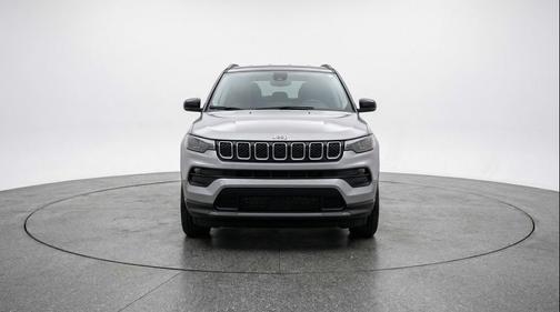 Silver Zynith Metallic Clearcoat 2025 Jeep Compass Limited