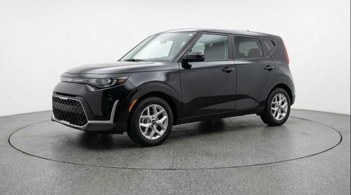 Fusion Black 2025 Kia Soul LX