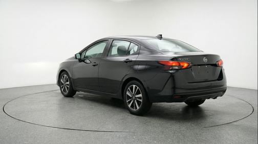 Super Black 2025 Nissan Versa 1.6 SV