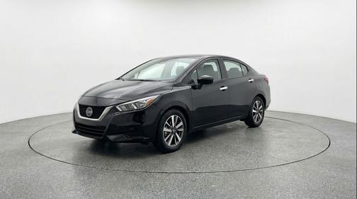 Super Black 2025 Nissan Versa 1.6 SV