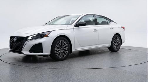 Glacier White 2025 Nissan Altima SV FWD
