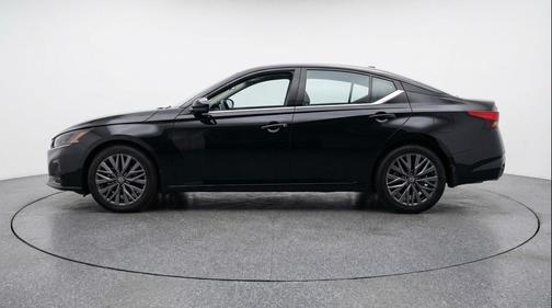 Super Black 2025 Nissan Altima SV FWD