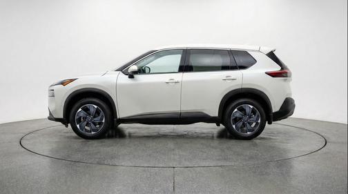 Everest White Pearl Tricoat 2025 Nissan Rogue SV