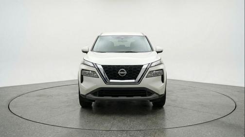 Everest White Pearl Tricoat 2025 Nissan Rogue SV