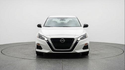 Glacier White 2025 Nissan Altima SV FWD