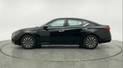 Super Black 2025 Nissan Altima SV FWD