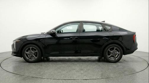 Aurora Black Pearl 2025 Kia K4 LXS