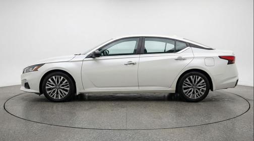 Glacier White 2025 Nissan Altima SV FWD