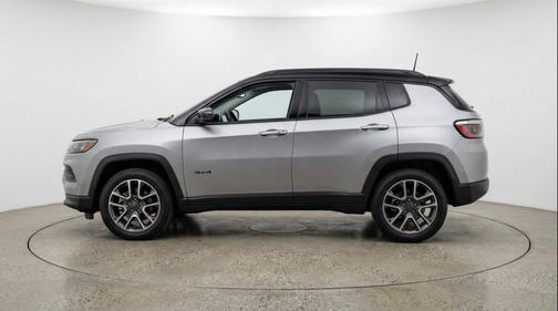 Silver Zynith Metallic Clearcoat 2025 Jeep Compass Trailhawk