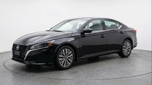 Super Black 2025 Nissan Altima SV FWD