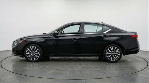 Super Black 2025 Nissan Altima SV FWD