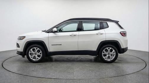 Bright White Clearcoat 2025 Jeep Compass Latitude