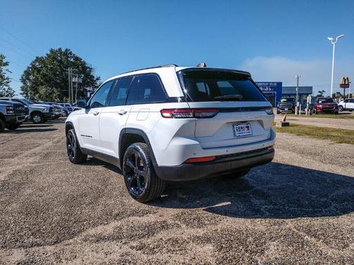 2023 Jeep Grand Cherokee LAREDO