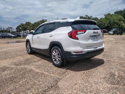 White Frost Tri-Coat 2022 GMC Terrain SLT