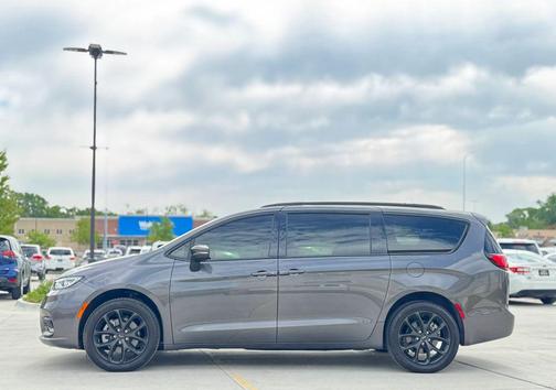 Granite Crystal Metallic Clearcoat 2023 Chrysler Pacifica Touring L