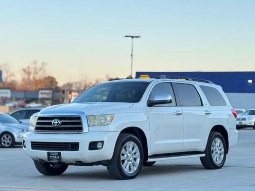 White 2010 Toyota Sequoia Platinum