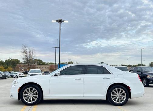 2017 Chrysler 300C Base