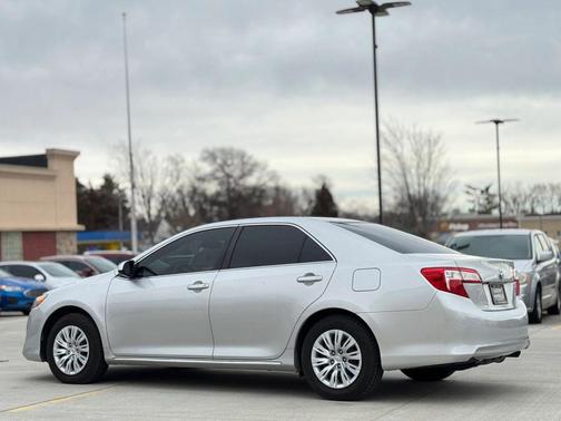 2014 Toyota Camry Hybrid LE