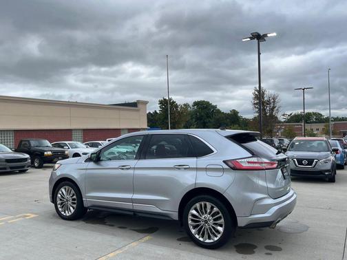 Iconic Silver Metallic 2022 Ford Edge Titanium