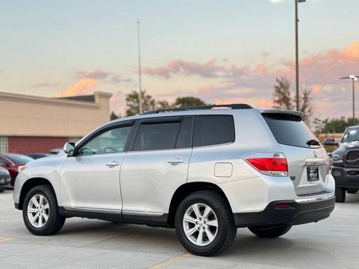 2012 Toyota Highlander SE