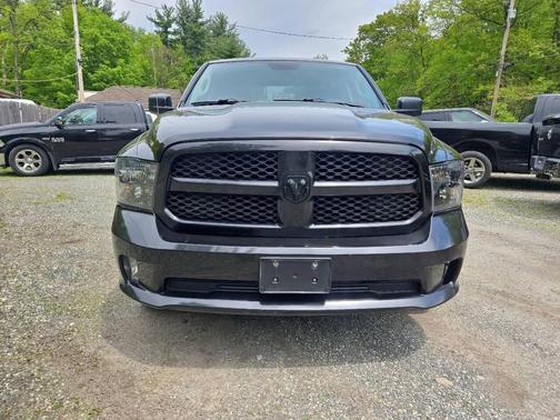 Brilliant Black Crystal Pearlcoat 2017 RAM 1500 Express