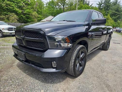 Brilliant Black Crystal Pearlcoat 2017 RAM 1500 Express