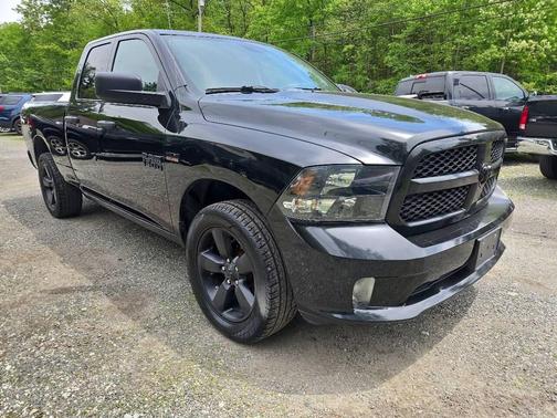 Brilliant Black Crystal Pearlcoat 2017 RAM 1500 Express