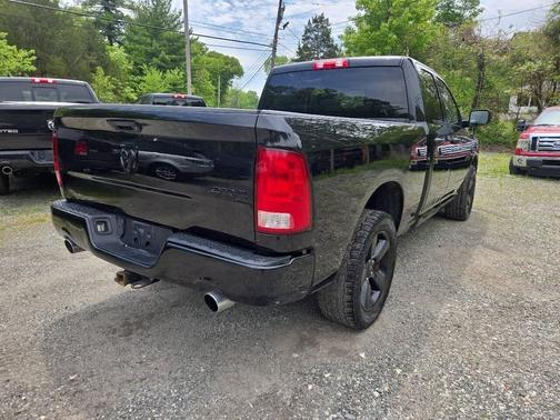Brilliant Black Crystal Pearlcoat 2017 RAM 1500 Express