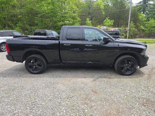 Brilliant Black Crystal Pearlcoat 2017 RAM 1500 Express