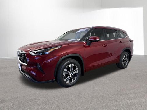 Ruby Flare Pearl 2024 Toyota Highlander XLE