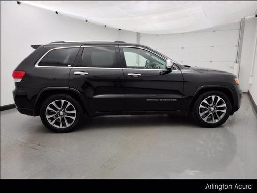 Photo 3 of 40 of 2017 Jeep Grand Cherokee Overland