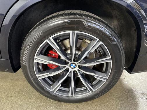 Carbon Black Metallic 2024 BMW X5 M60i