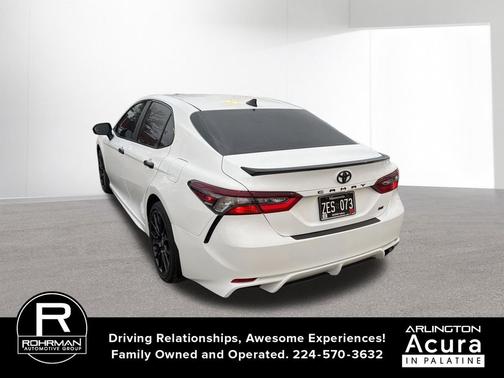 Wind Chill Pearl/Midnight Black Metallic 2023 Toyota Camry SE