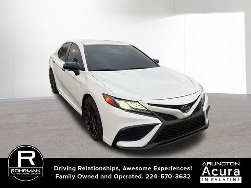 Wind Chill Pearl/Midnight Black Metallic 2023 Toyota Camry SE