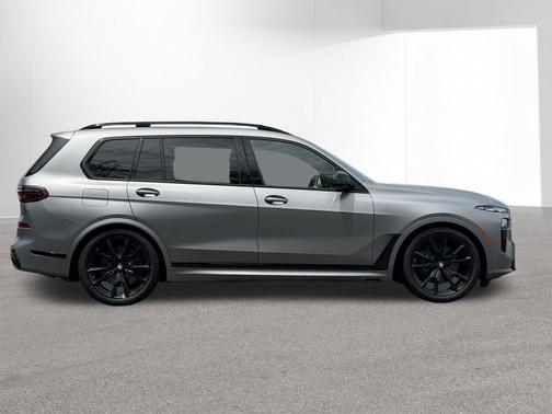 Frozen Pure Gray Metallic 2024 BMW X7 M60i