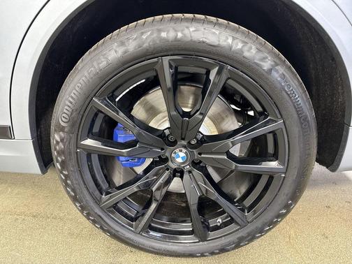 Frozen Pure Gray Metallic 2024 BMW X7 M60i